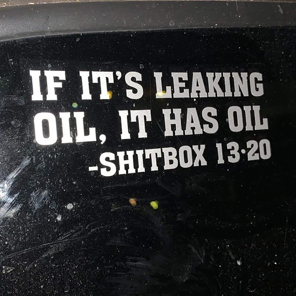 If It's Leaking Oil It Has Oil - Streetwear Brand Stickers avaliação e preço